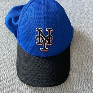 Women Mets Hat